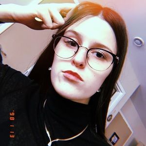 Meet your Posher, Shea